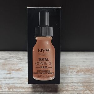 NYX Total Control Pro Foundation - Mahogany